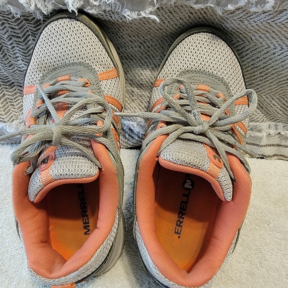 Merrell hiking tennis shoe - Picture 2 of 3